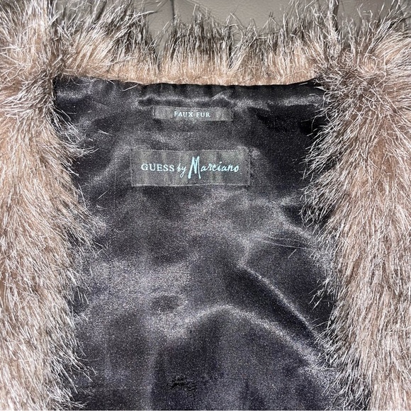 🚨Price Drop🚨 Cropped faux fur vest/ bolero - Picture 3 of 4